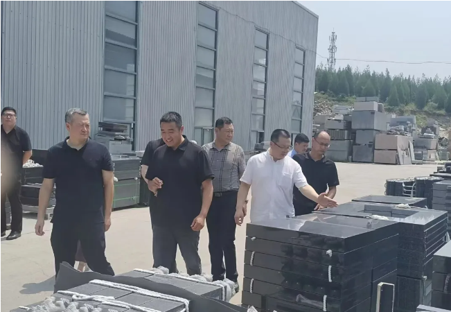 全国殡葬标准化技术委员会莅临曲阳调研